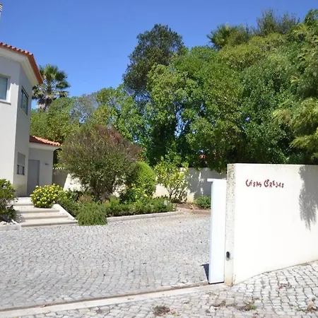 Vakantiehuis Spacious Villa With Pool 5 Minutes From The Beach