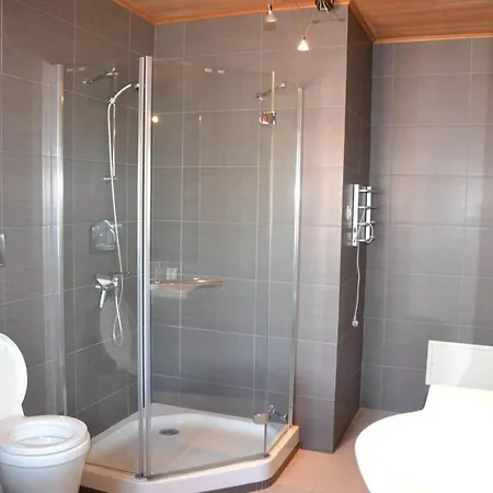 Spacious Villa With Pool 5 Minutes From The Beach Vakantiehuis