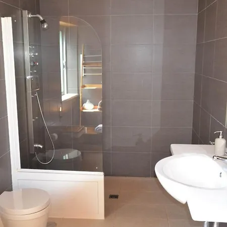 Vakantiehuis Spacious Villa With Pool 5 Minutes From The Beach São Martinho do Porto
