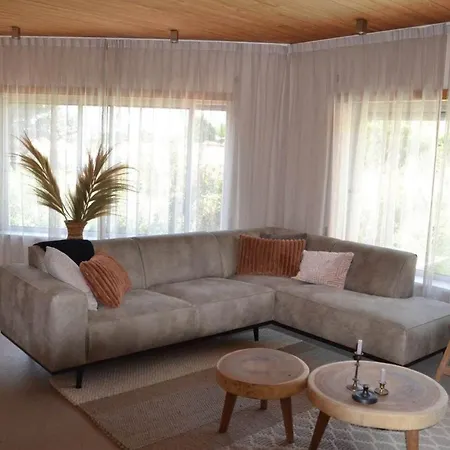 Spacious Villa With Pool 5 Minutes From The Beach