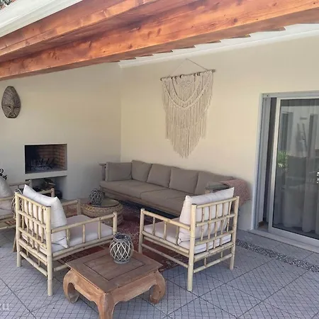 Vakantiehuis Spacious Villa With Pool 5 Minutes From The Beach *