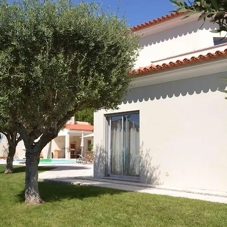 Spacious Villa With Pool 5 Minutes From The Beach São Martinho do Porto