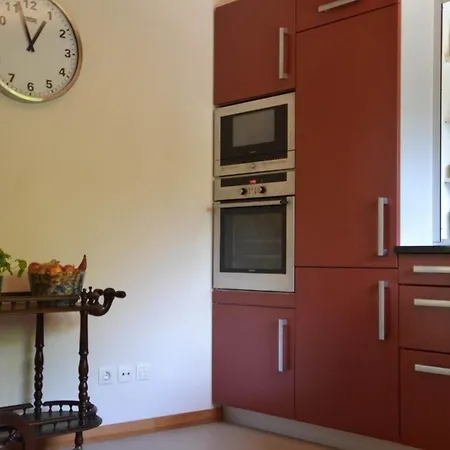 Vakantiehuis Spacious Villa With Pool 5 Minutes From The Beach