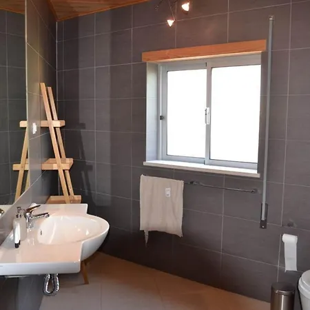 Vakantiehuis Spacious Villa With Pool 5 Minutes From The Beach *